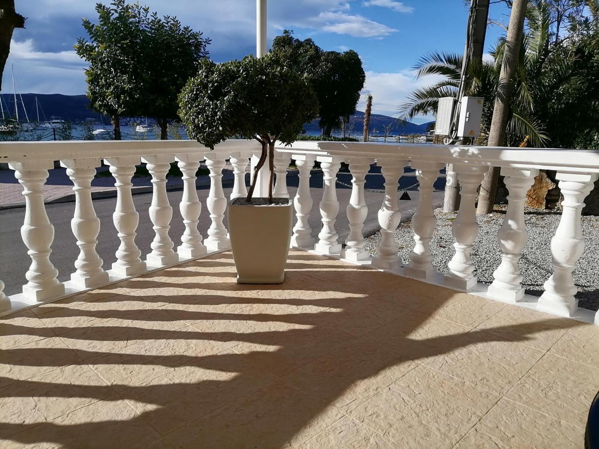 Apartment Casa Sul Mare Tivat Eksteriør billede